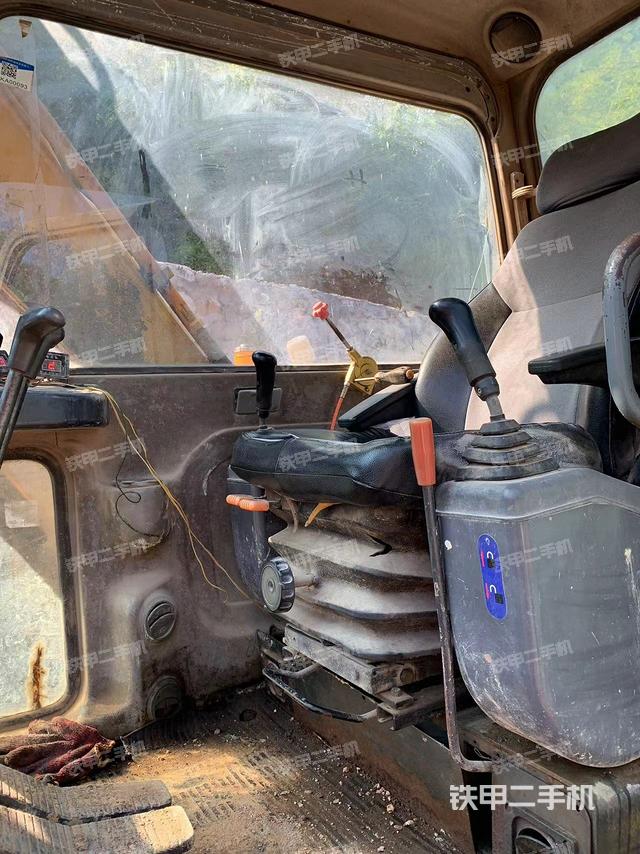 駕駛室整體（整機外觀）