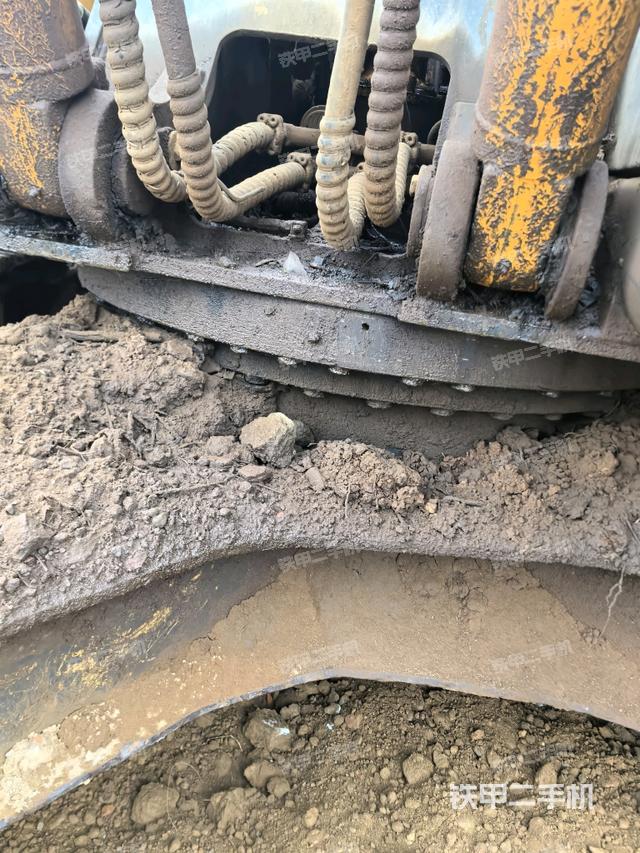 轉(zhuǎn)盤和下車架正前（工作和回轉(zhuǎn)裝置）