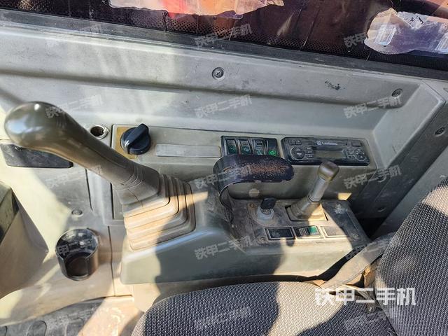 座椅右侧控制台/钥匙门/油门/含右手柄（驾驶室部分）
