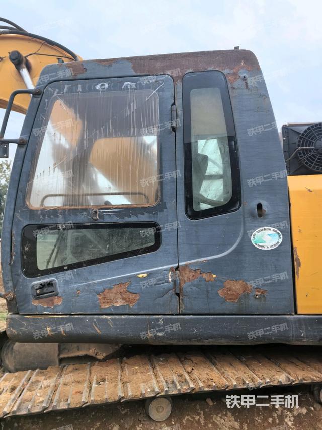 駕駛室正側(cè)（駕駛室部分）