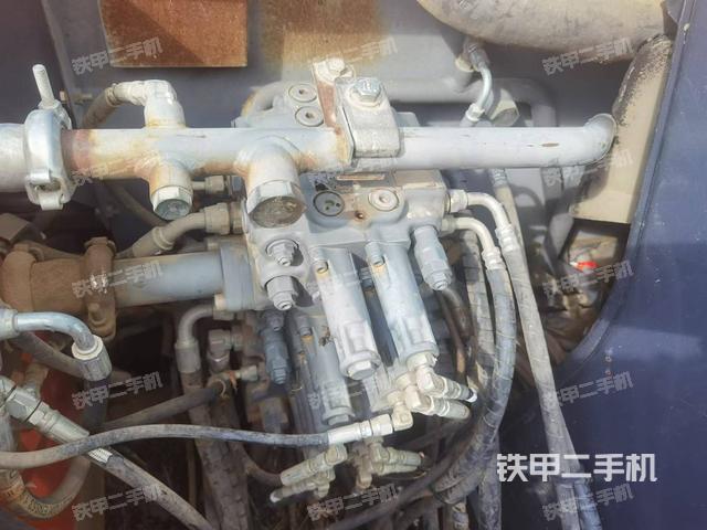 回轉(zhuǎn)馬達(dá)和主控閥（整機(jī)外觀）