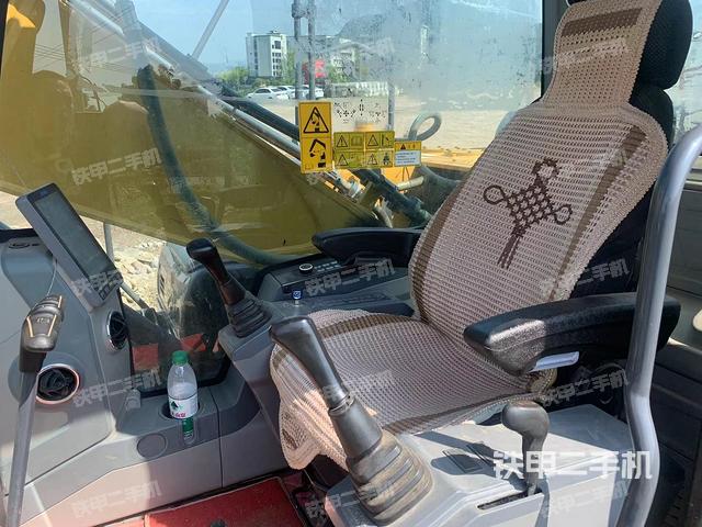 駕駛室整體（整機(jī)外觀）