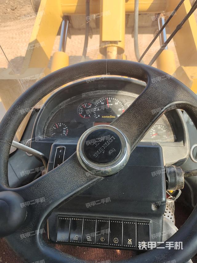 駕駛室操作臺(tái)（整機(jī)外觀及大件）