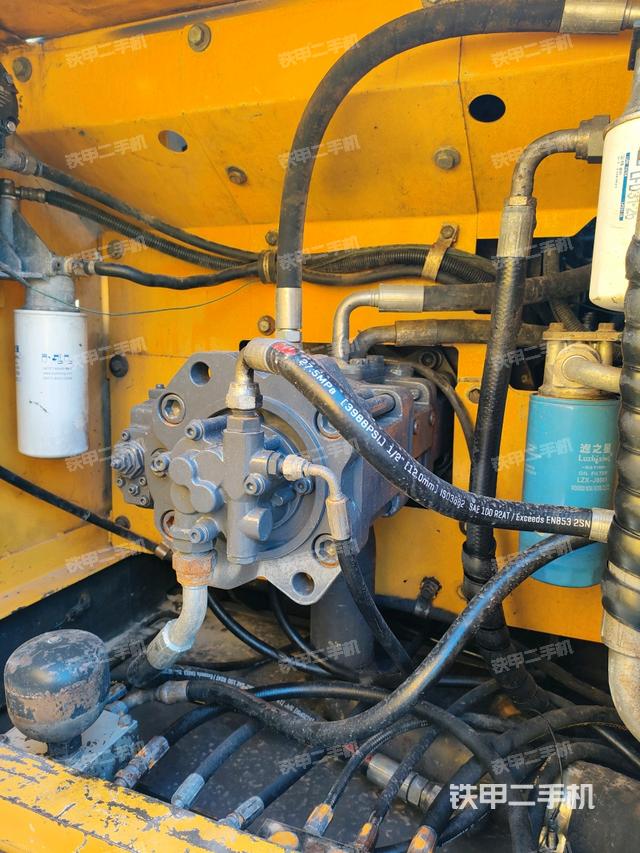 液壓泵艙室正面整體（整機(jī)外觀）