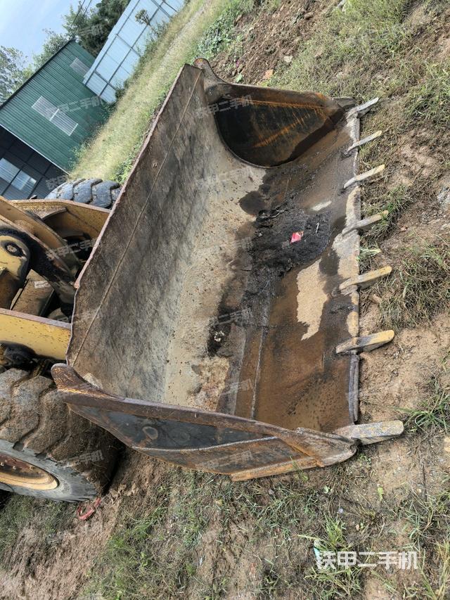 铲斗油缸侧面(工作装置) 铲斗油缸侧面(工作装置)