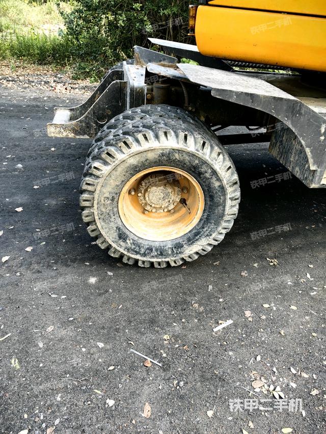 左驅(qū)動(dòng)輪（行走機(jī)構(gòu)）