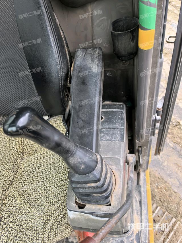 座椅右側(cè)控制臺(tái)/鑰匙門/油門/含右手柄（駕駛室部分）