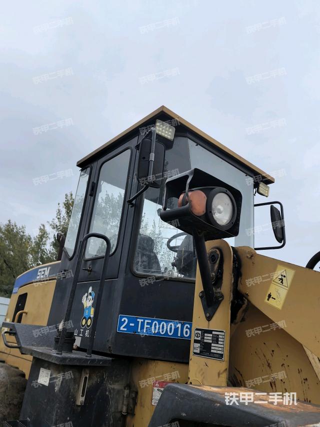 驾驶室正侧(驾驶室部分) 驾驶室正侧(驾驶室部分)