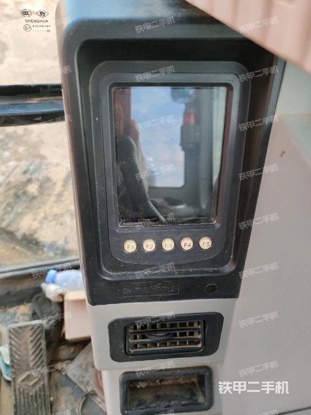 显示屏 (驾驶室部分) 显示屏 (驾驶室部分)