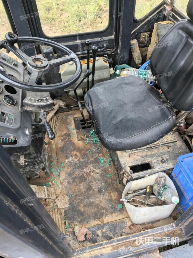 驾驶室内部(驾驶室部分) 驾驶室内部(驾驶室部分)