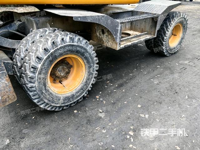 右側(cè)履帶整體?（行走機(jī)構(gòu)）