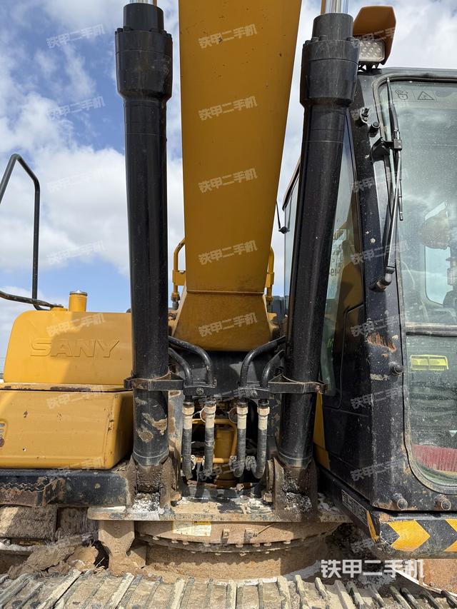 大臂油缸整體?豎拍（工作和回轉(zhuǎn)裝置）