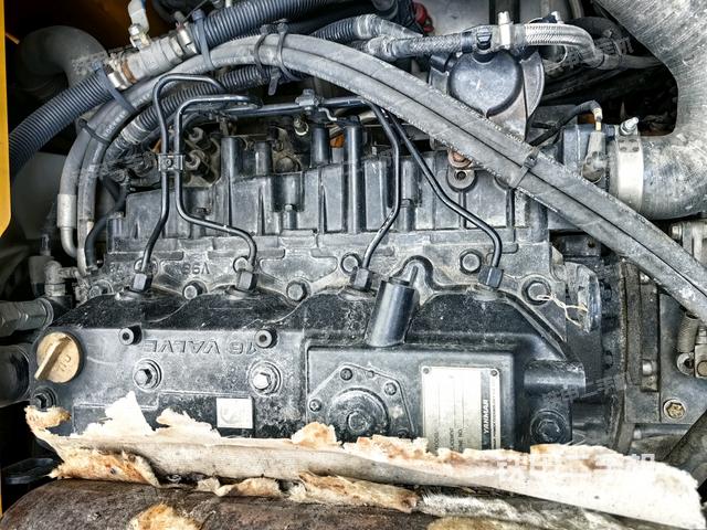 發(fā)動(dòng)機(jī)室（上車部件）