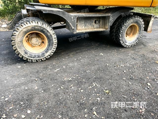 左側(cè)履帶整體?（行走機(jī)構(gòu)）