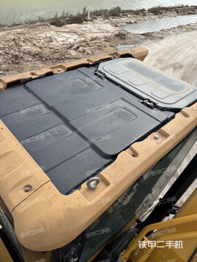 駕駛室頂部俯視（上車(chē)部件）