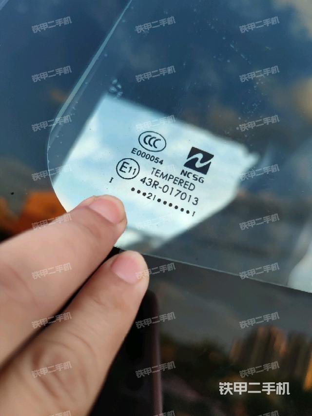 后窗玻璃角标(驾驶室部分) 后窗玻璃角标(驾驶室部分)