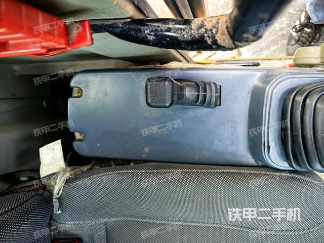 座椅左側(cè)控制臺/音響/含左手柄（駕駛室部分）