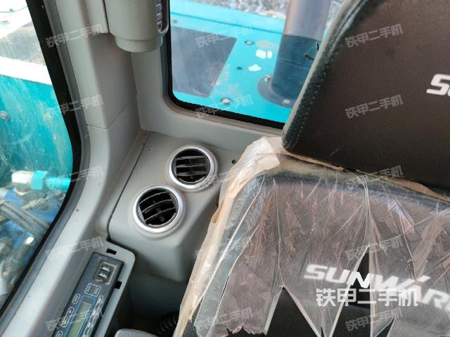 座椅后部(驾驶室部分) 座椅后部(驾驶室部分)