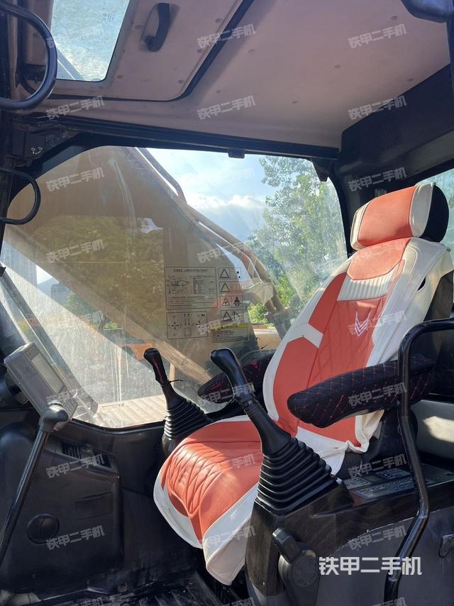 驾驶室整体（整机外观）