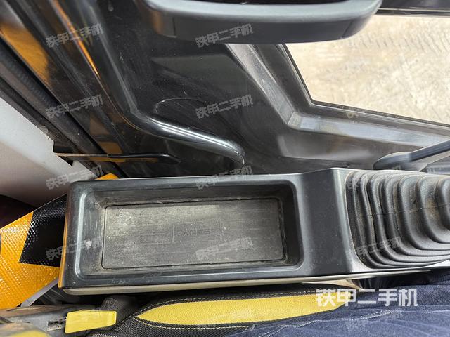 座椅左側(cè)控制臺(tái)/音響/含左手柄（駕駛室部分）