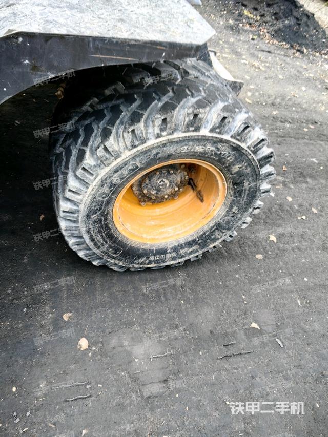 右驅(qū)動(dòng)輪（行走機(jī)構(gòu)）