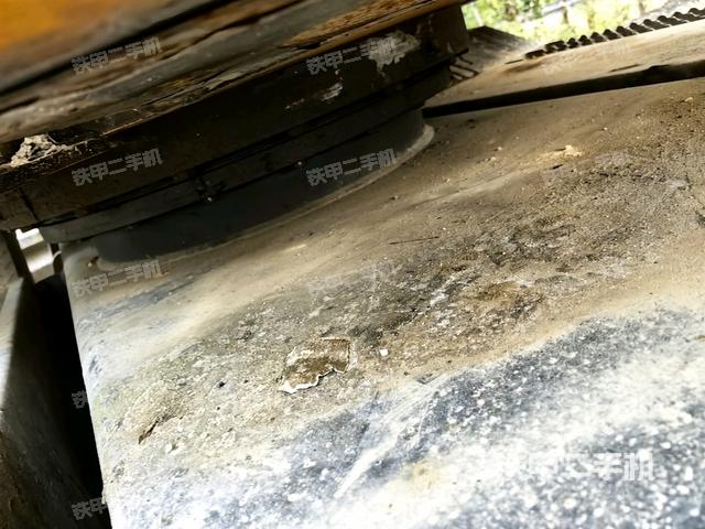 轉(zhuǎn)盤和下車架正前（工作和回轉(zhuǎn)裝置）