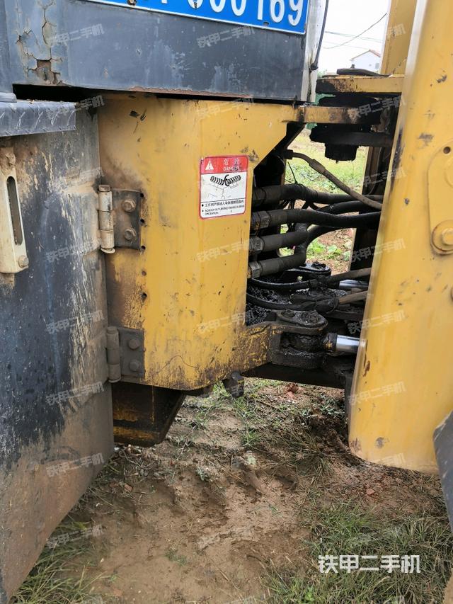 车架铰接(液压/传动系统) 车架铰接(液压/传动系统)