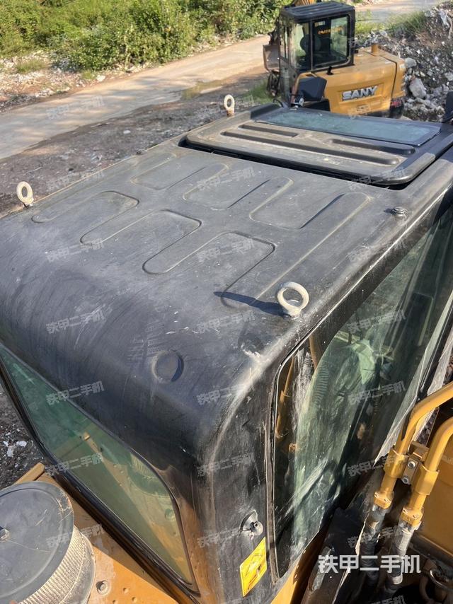 驾驶室顶部（整机外观）