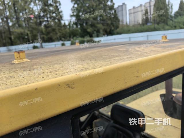 驾驶室顶部 外(驾驶室部分) 驾驶室顶部 外(驾驶室部分)