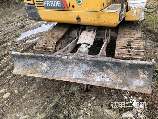 轉(zhuǎn)盤和下車架正前（工作和回轉(zhuǎn)裝置）