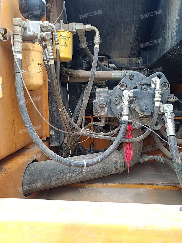 液壓泵艙室正面整體（整機(jī)外觀）