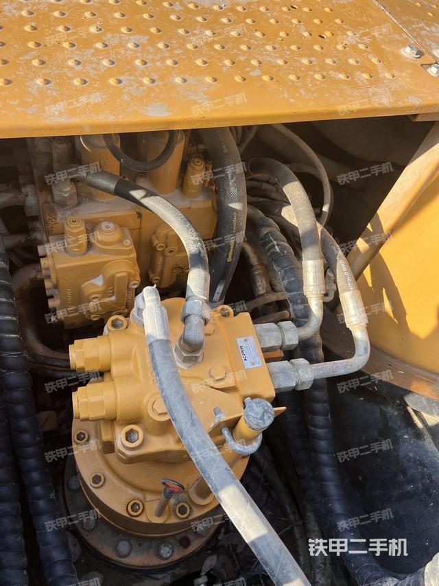 回转马达和主控阀（整机外观）