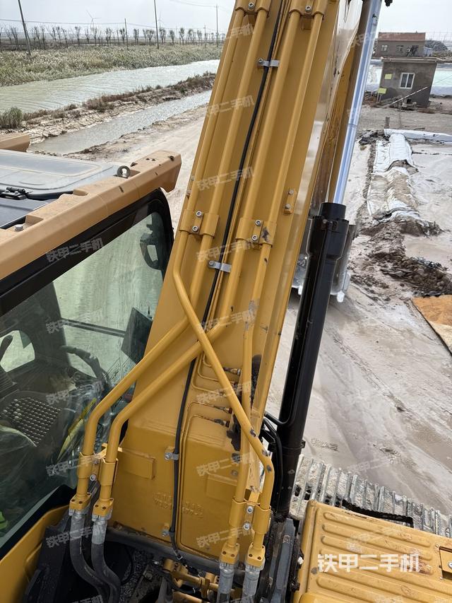 大臂背部俯視（工作和回轉(zhuǎn)裝置）