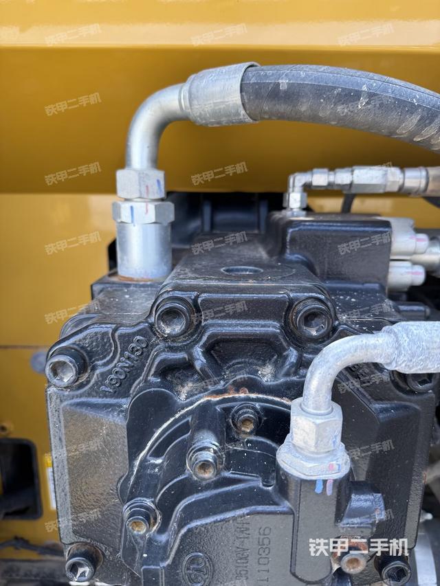 液壓泵斜45?左（大件艙室）