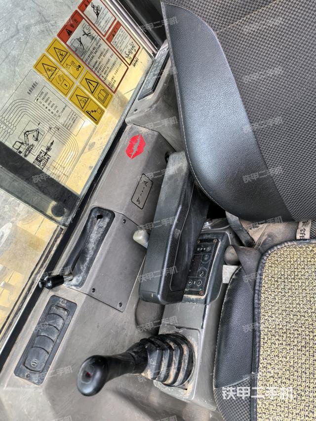 座椅左側(cè)控制臺(tái)/音響/含左手柄（駕駛室部分）