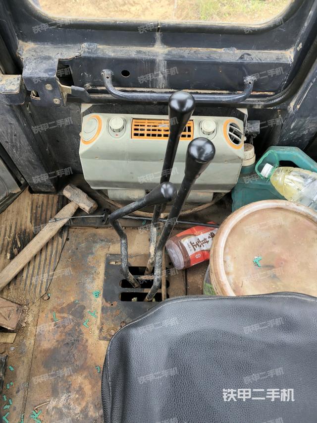 操作杆  档位(驾驶室部分) 操作杆  档位(驾驶室部分)