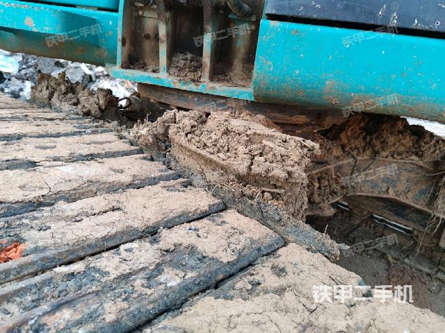 转盘和下车架正前(工作和回转装置) 转盘和下车架正前(工作和回转装置)