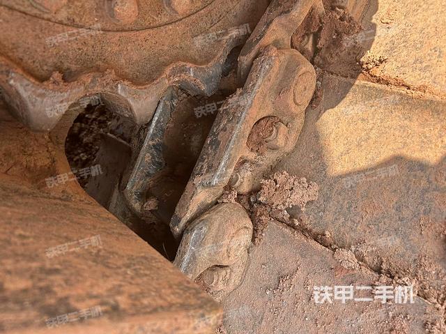 右側(cè)履帶整體(行走機(jī)構(gòu)) 右側(cè)履帶整體(行走機(jī)構(gòu))