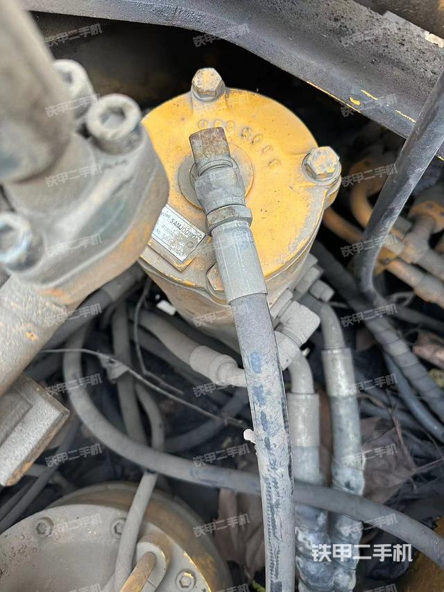 回转马达和主控阀（整机外观）