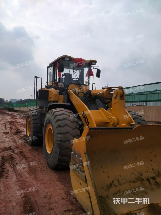 工作裝置整體（整機(jī)外觀及大件）