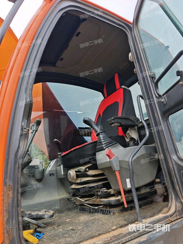 駕駛室整體（整機(jī)外觀）