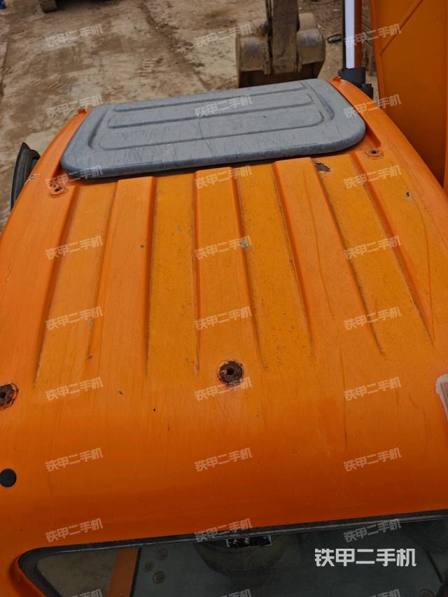 駕駛室頂部（整機(jī)外觀）