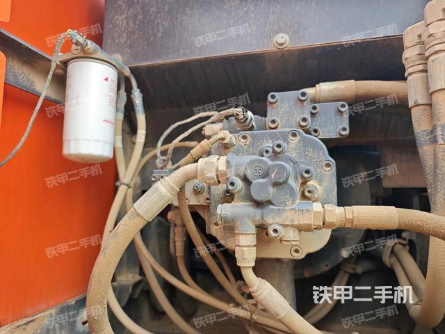 液壓泵艙室正面整體（整機(jī)外觀）