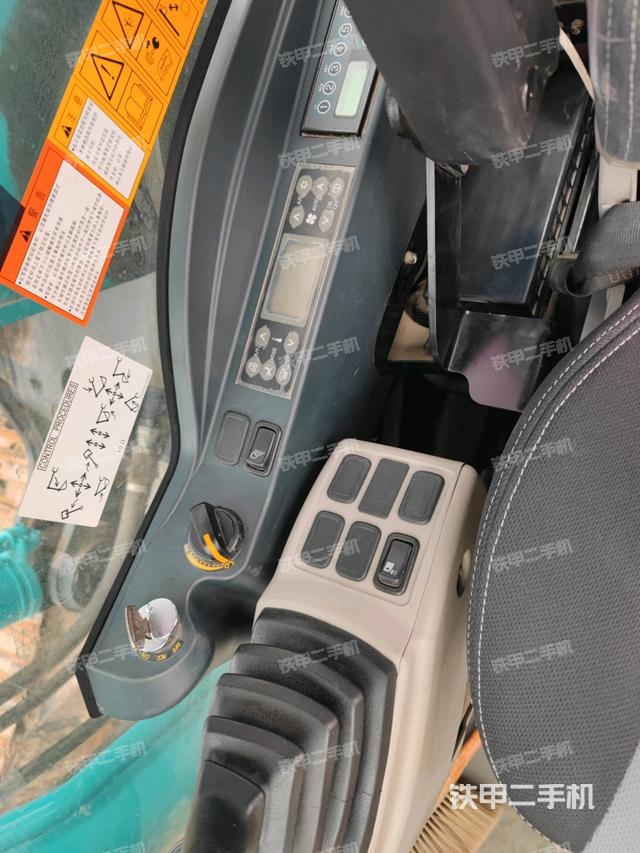 座椅左側(cè)控制臺(tái)/音響/含左手柄（駕駛室部分）