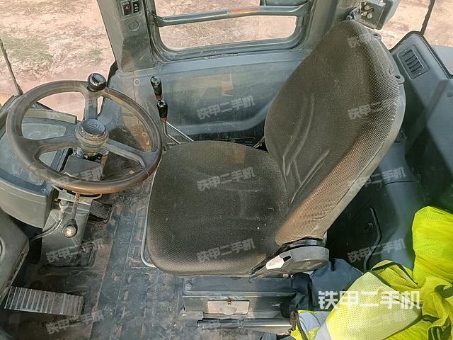 駕駛室工作臺（整機(jī)外觀及大件）