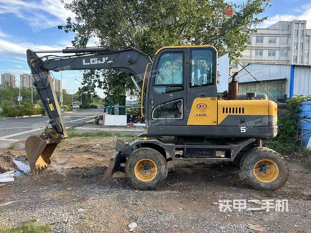 山东宝格LG675N挖掘机
