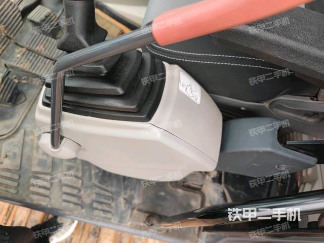 座椅右側(cè)控制臺(tái)/鑰匙門/油門/含右手柄（駕駛室部分）