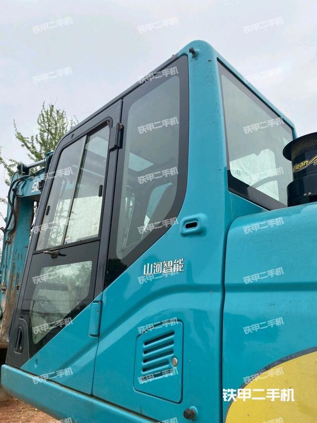 駕駛室整體（整機外觀）