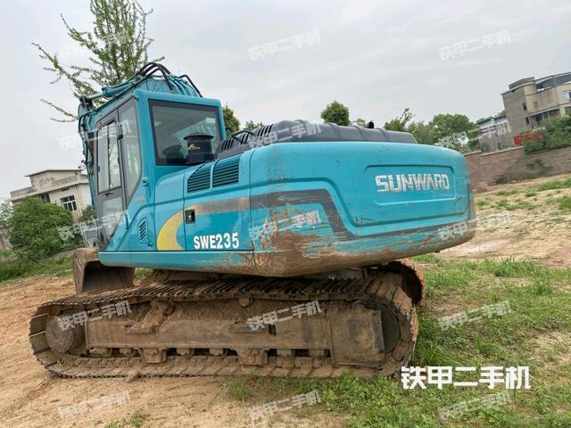 整機右后45°（整機外觀）