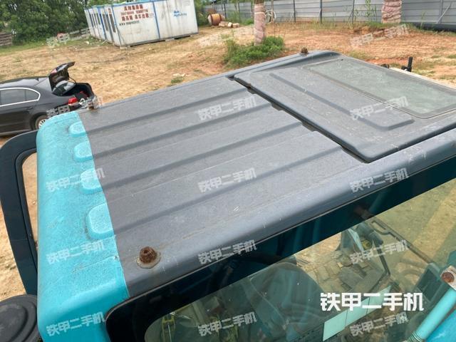 駕駛室頂部（整機外觀）